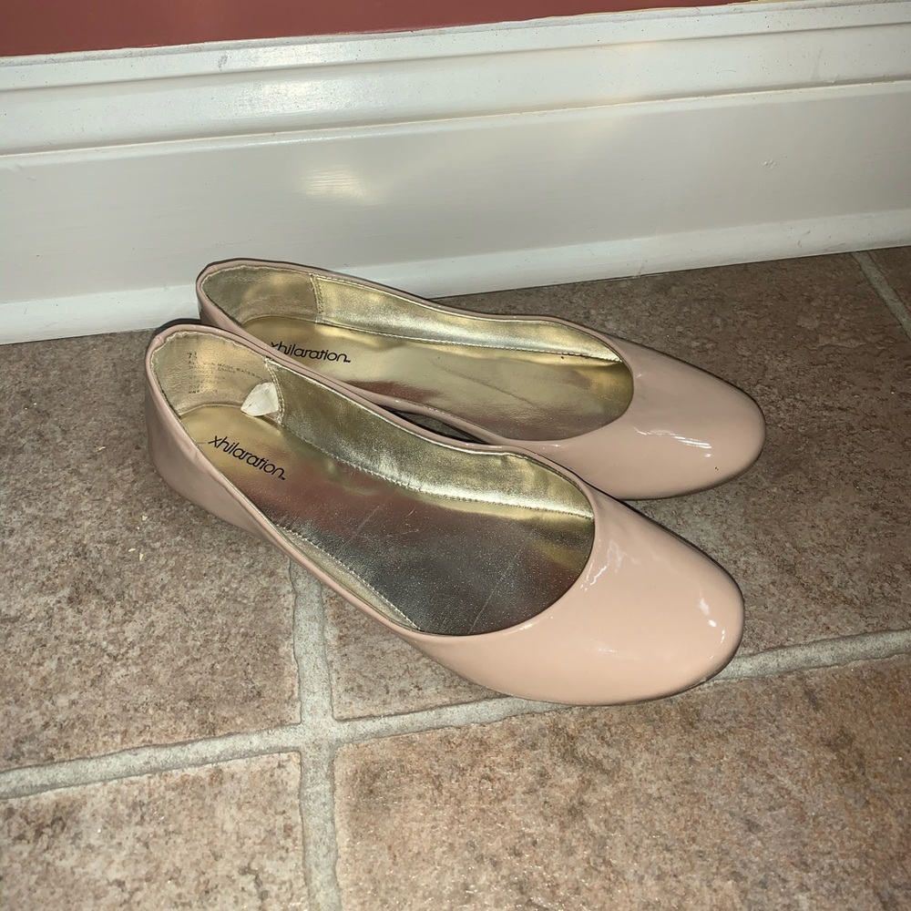 Xhilaration Beige Shiny Flats Size 7.5